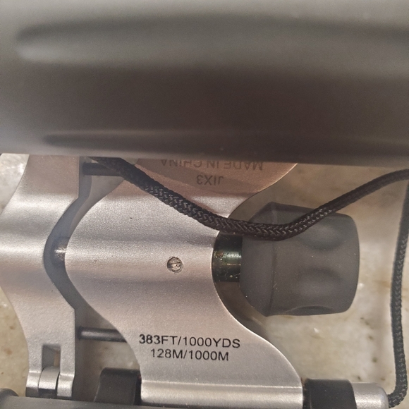 Barska  383feet/100yards  field Binoculars w/case - Picture 6 of 8